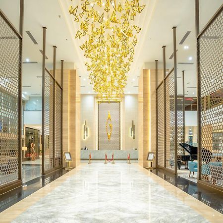 Gumaya Tower Hotel Semarang Dış mekan fotoğraf