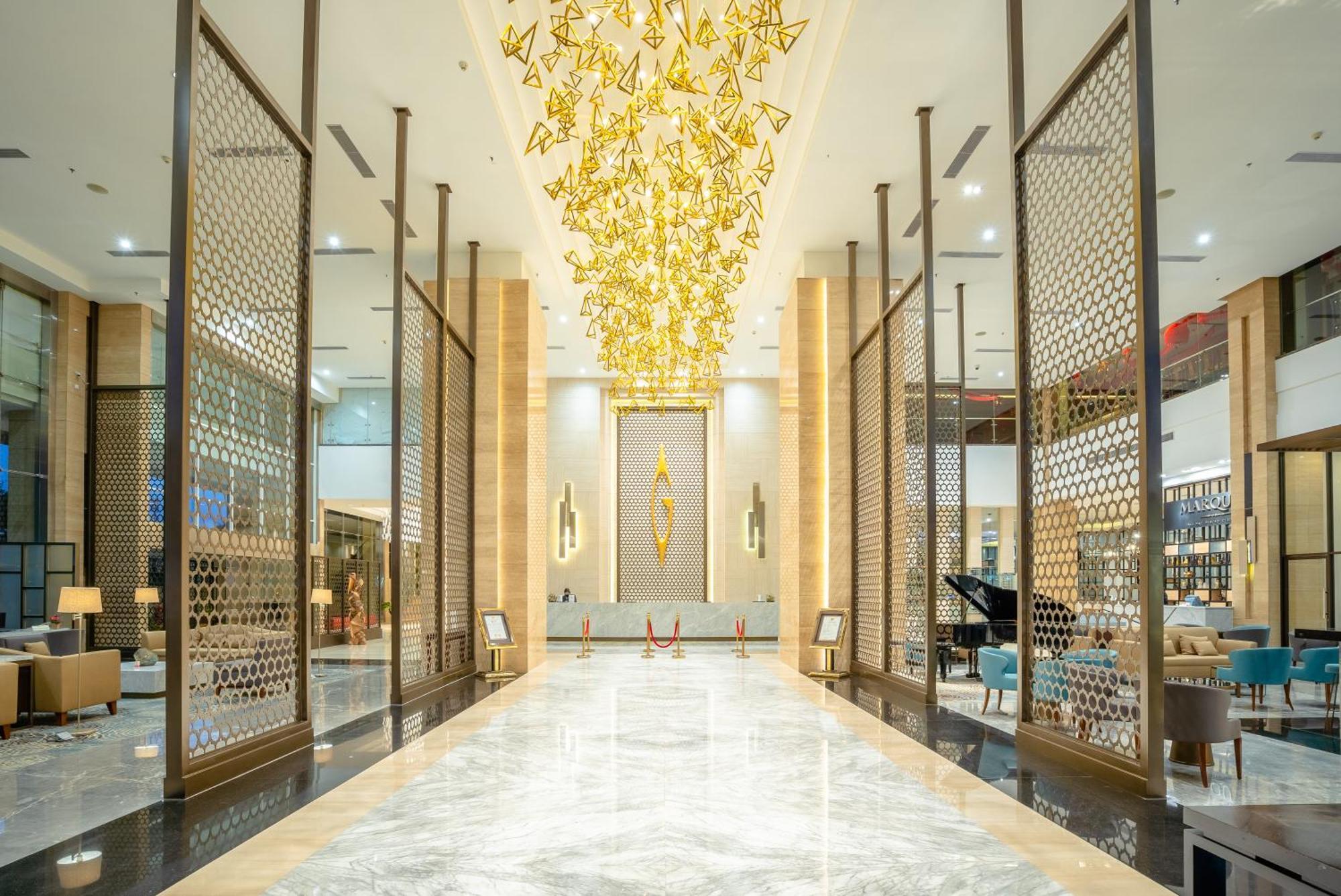 Gumaya Tower Hotel Semarang Dış mekan fotoğraf