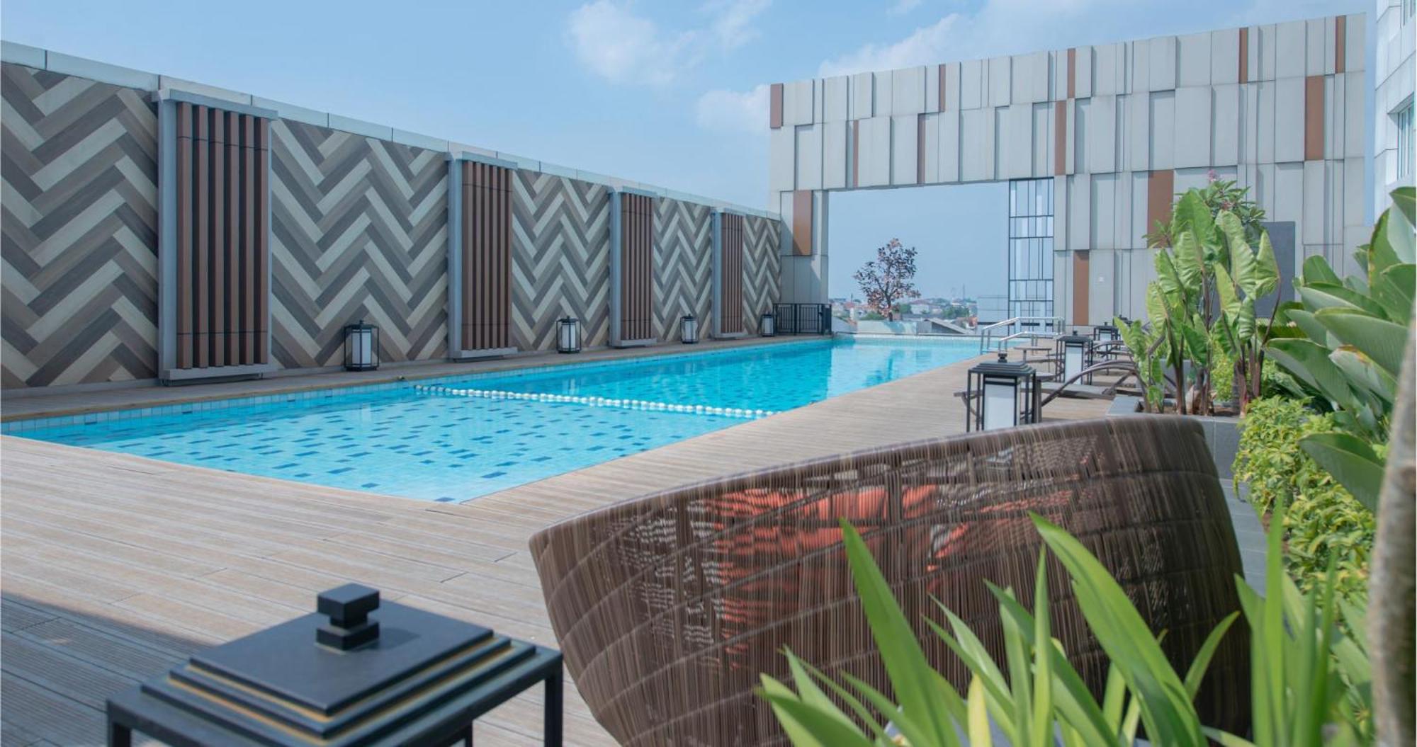 Gumaya Tower Hotel Semarang Dış mekan fotoğraf