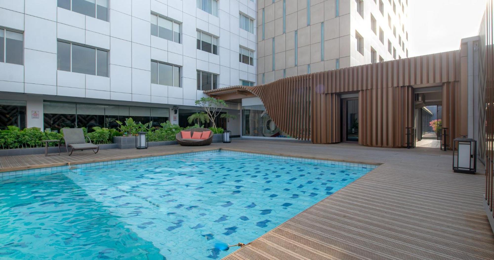 Gumaya Tower Hotel Semarang Dış mekan fotoğraf