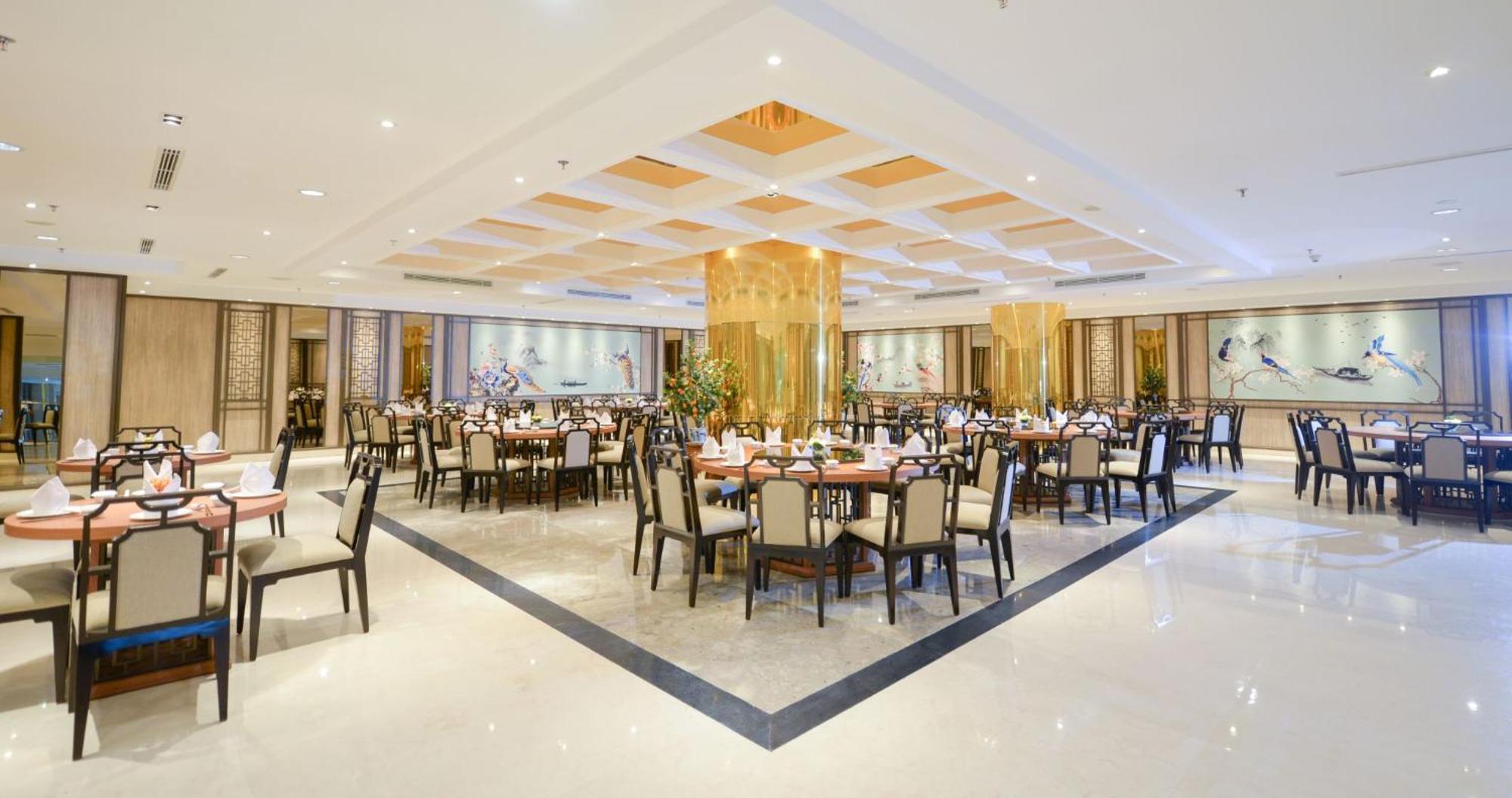 Gumaya Tower Hotel Semarang Dış mekan fotoğraf