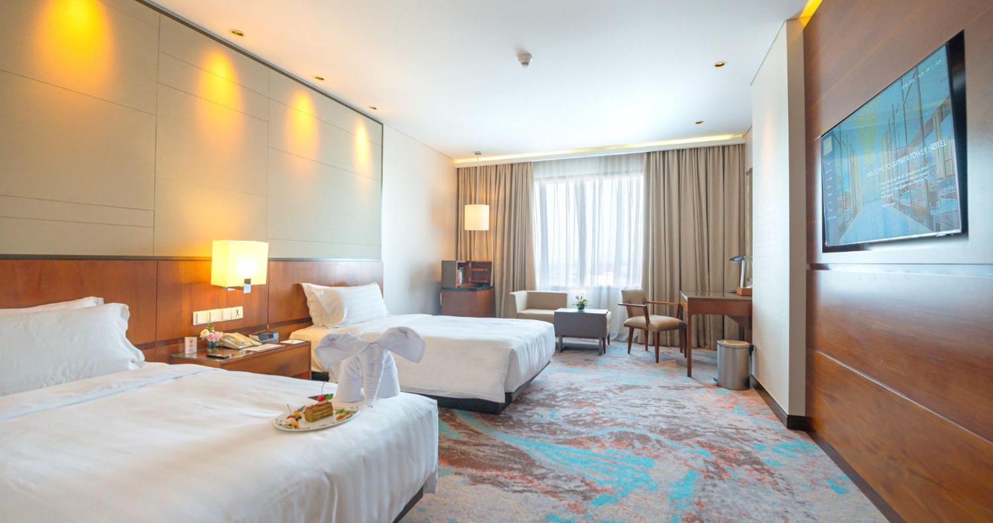 Gumaya Tower Hotel Semarang Dış mekan fotoğraf