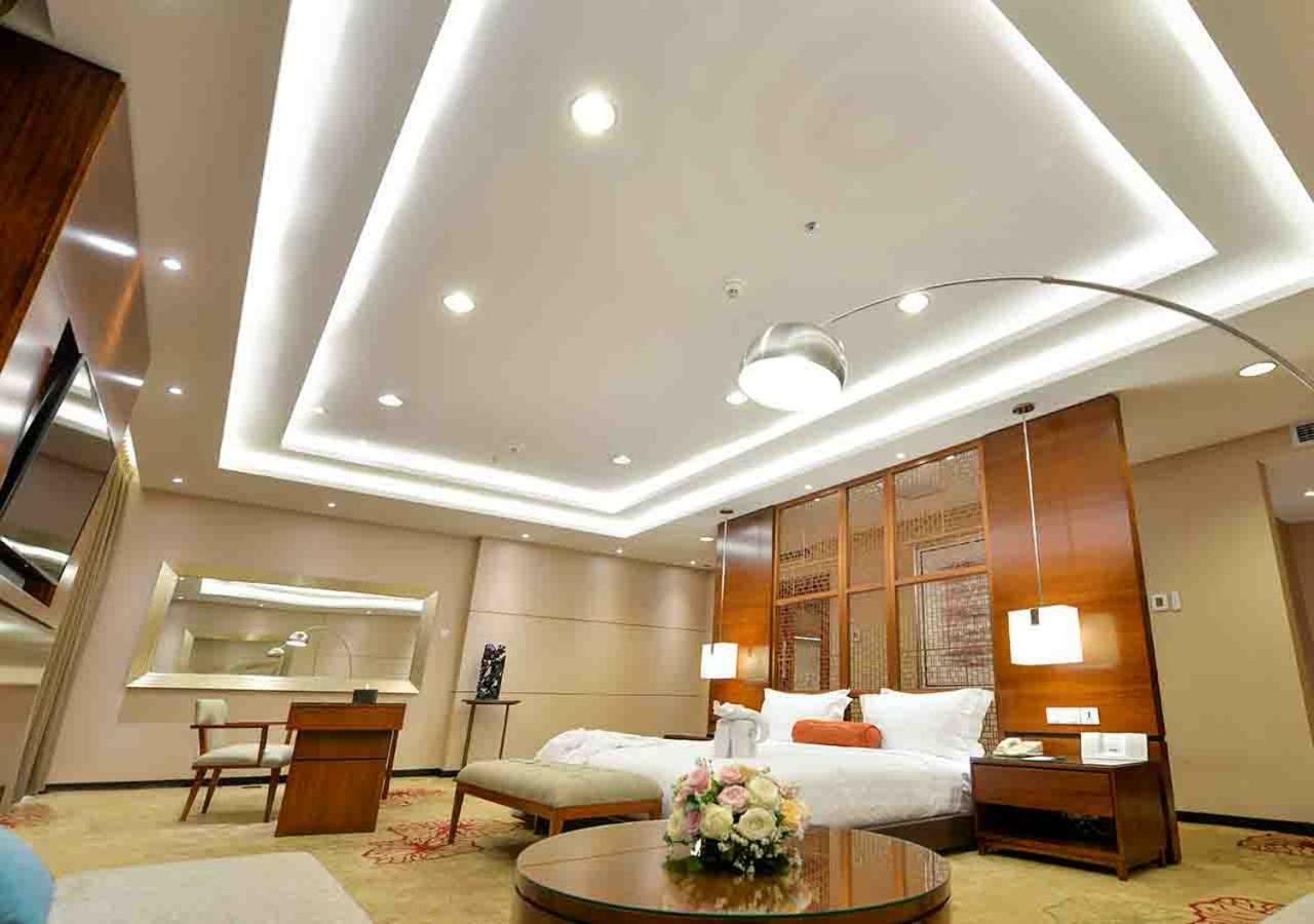 Gumaya Tower Hotel Semarang Dış mekan fotoğraf