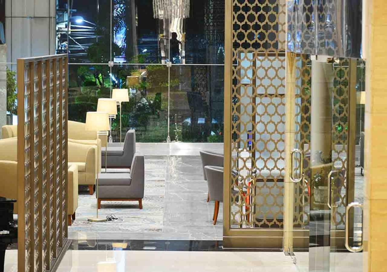 Gumaya Tower Hotel Semarang Dış mekan fotoğraf