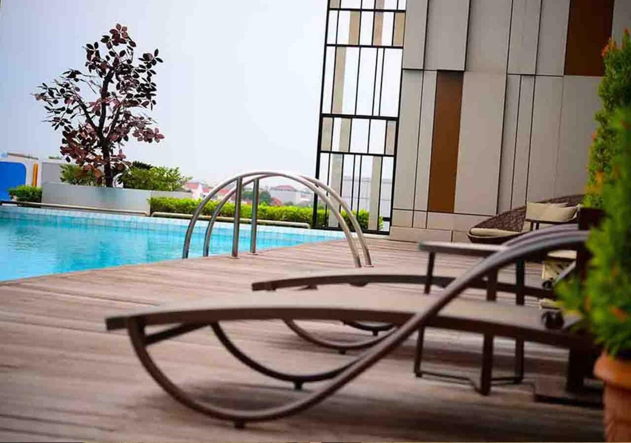 Gumaya Tower Hotel Semarang Dış mekan fotoğraf