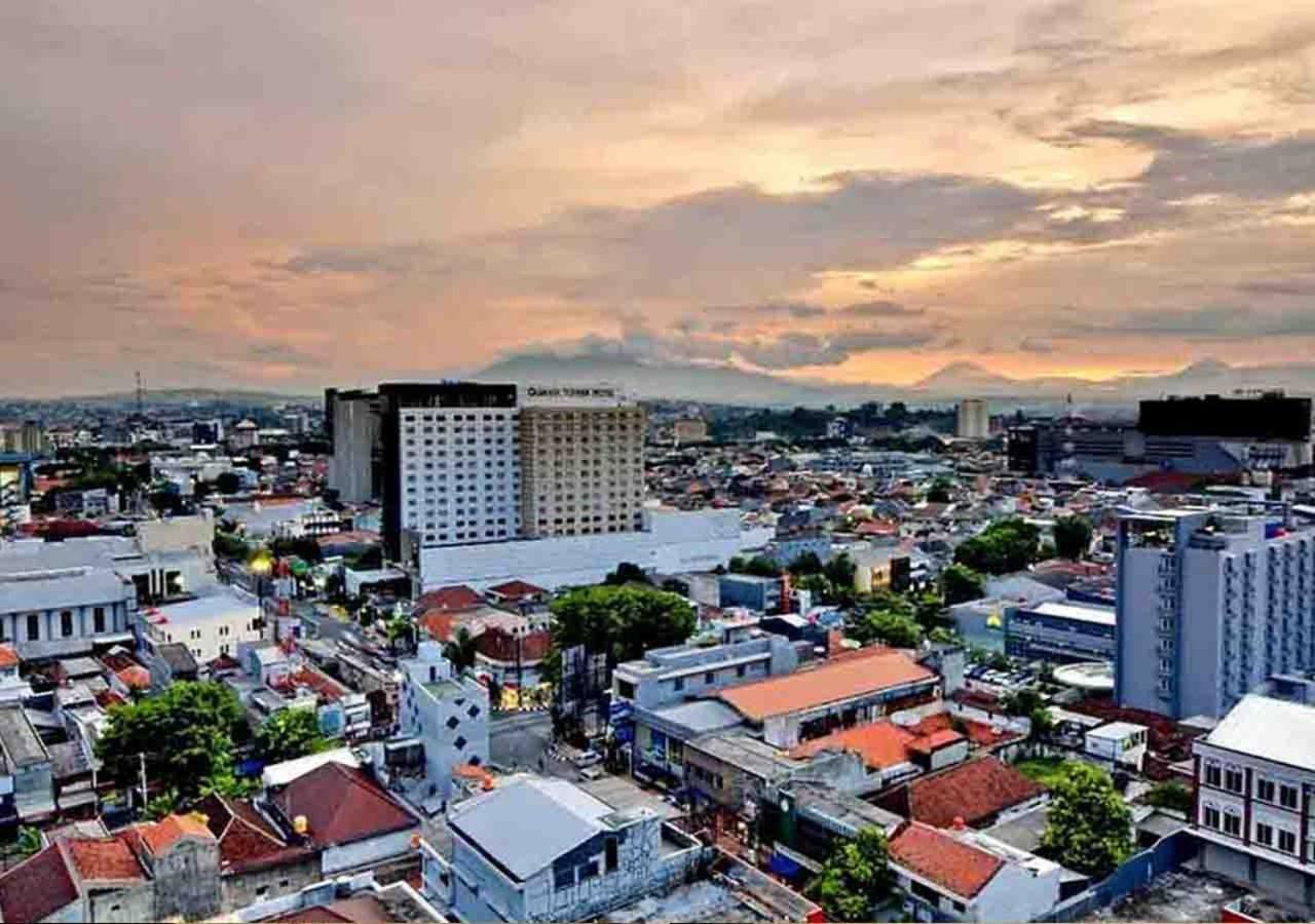 Gumaya Tower Hotel Semarang Dış mekan fotoğraf